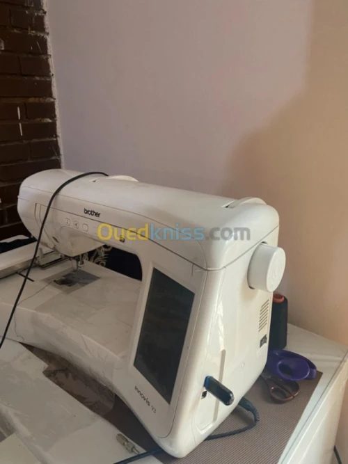 Machine à coudre brodrie brother v3