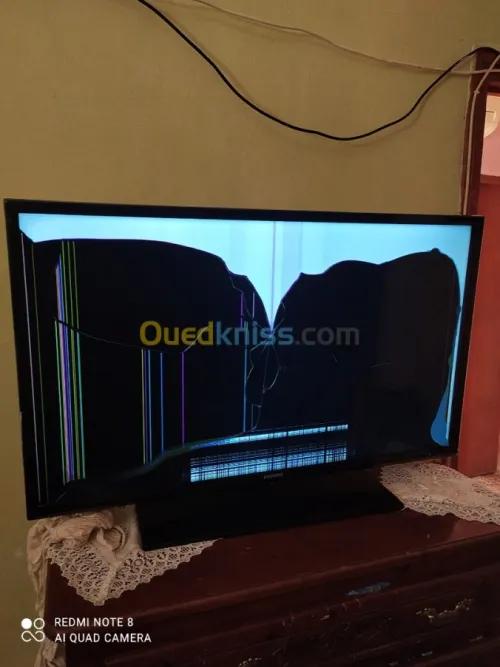 تلفزيون شاشة مكسرة