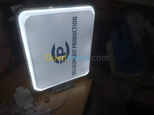  Habillage vitrine Décoration intérieur et extérieur Habillage vitrine et panneau publicit