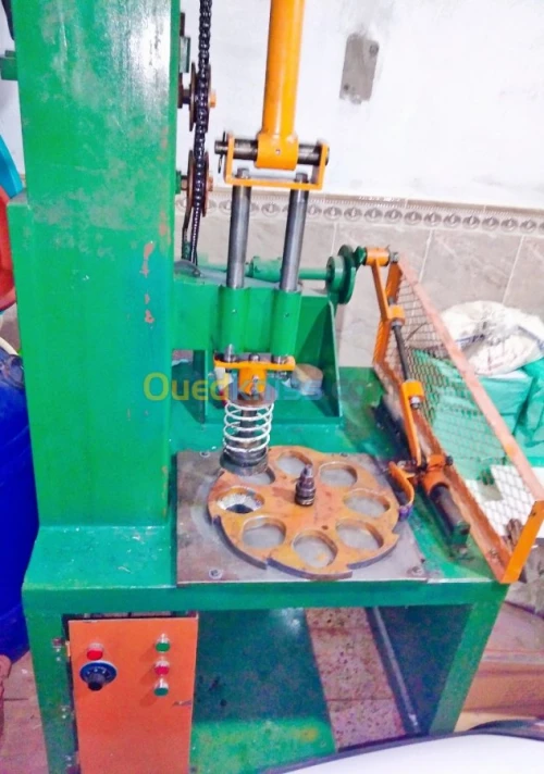 Machine à caissettes 