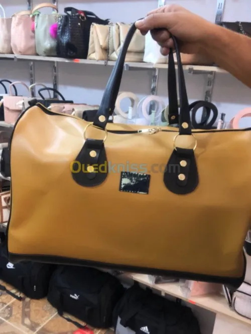 Vente de sac à main et pochette 