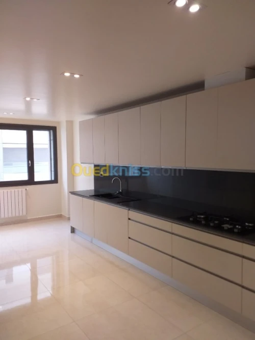 Location Appartement F4 Alger Hydra