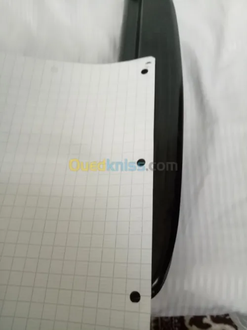 خرامة معدنية  Perforatrice 4 trous 