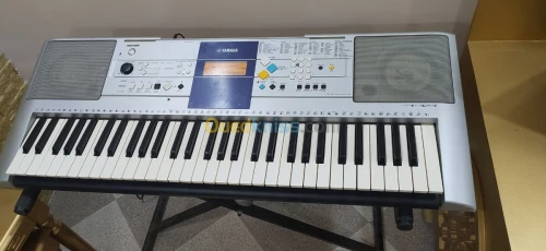 Synthétiseur (santi) yamaha e343  