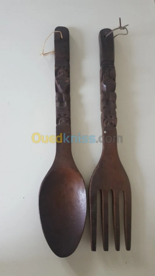 Ancien grand couvert en bois sculpté LIQUIDATION