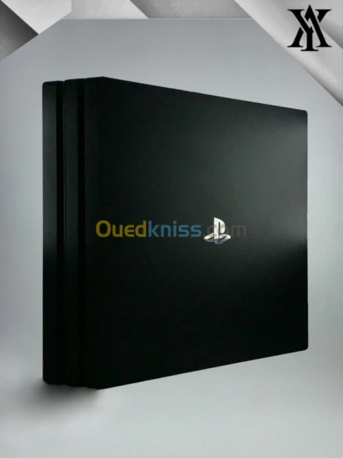 PS4 Pro 1To avec casque gamer et 2 CD 