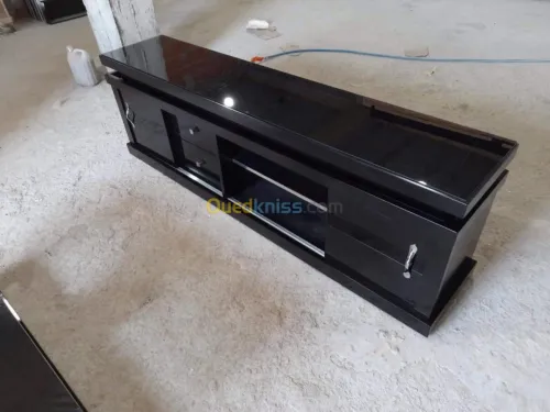 Table TV tendance en bois hêtre