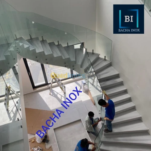 Rampe d'escalier en verre et en inox