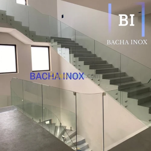 Rampe d'escalier en verre et en inox