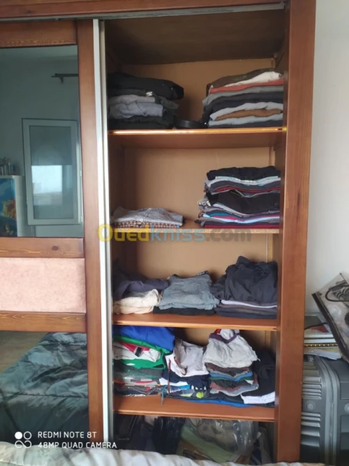 Armoire et commode en bon état
