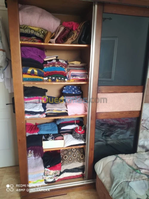 Armoire et commode en bon état