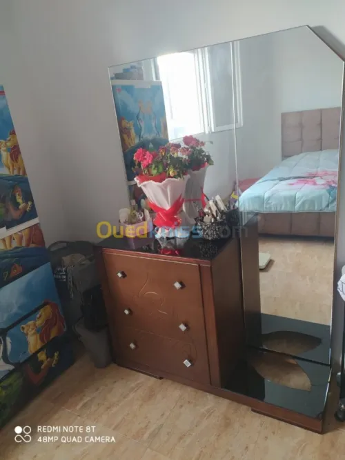 Armoire et commode en bon état