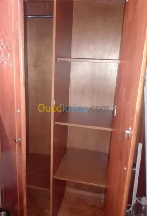 Lit,armoire et living