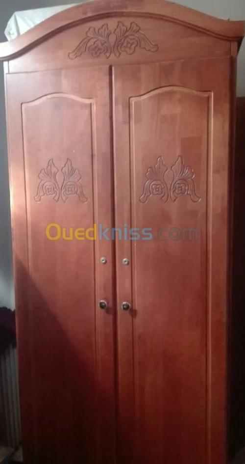 Lit,armoire et living