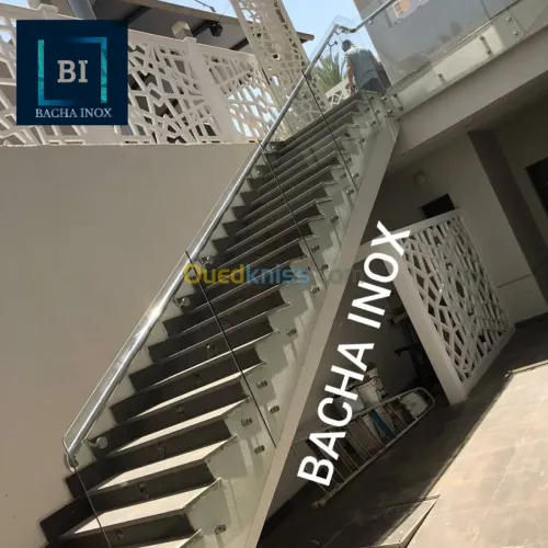 Rampe d'escalier en verre et en inox