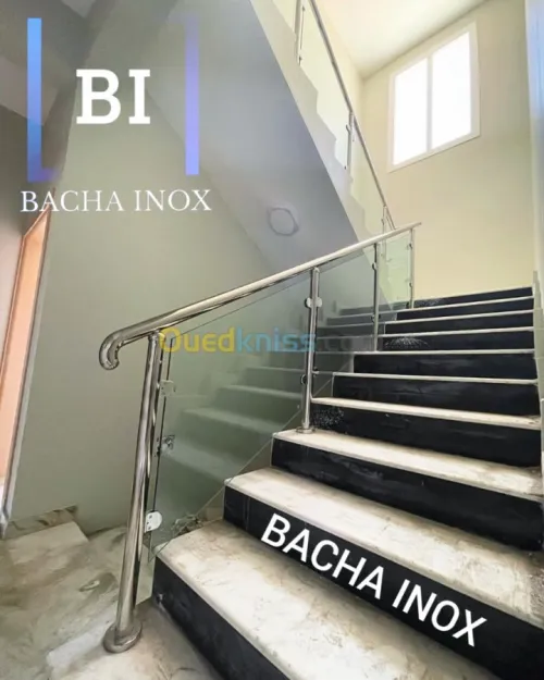 Rampe d'escalier en verre et en inox