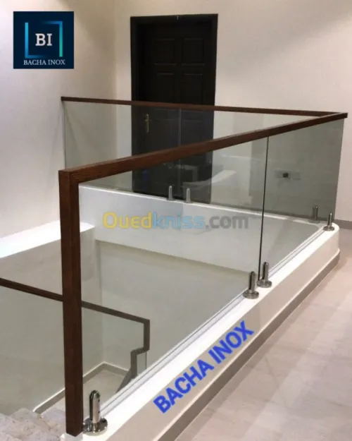 Rampe d'escalier en verre et en inox