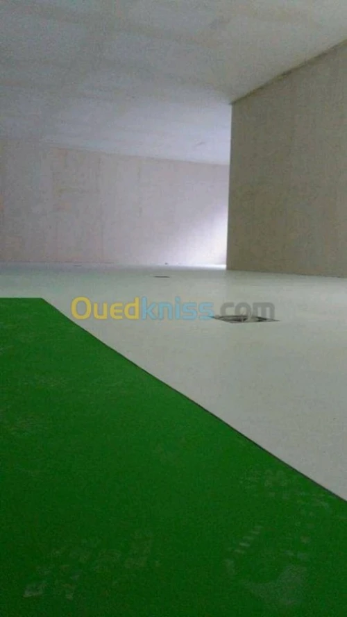 Ponçage de béton et verni et epoxy 