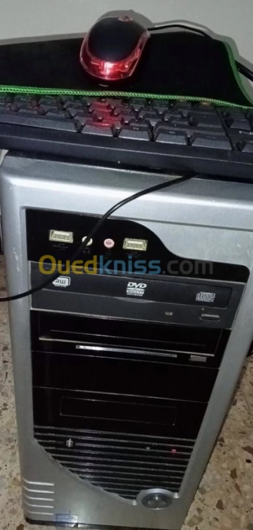 Pc+ecran i3 2GB ram 500GB nvidia 210