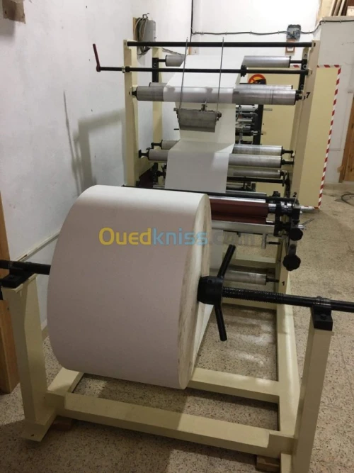 Machine fabrication sachets en papier