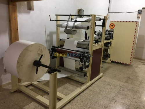 Machine fabrication sachets en papier
