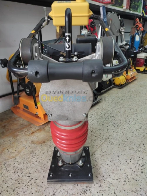 Dame Sauteuse DYNAPAC LT700