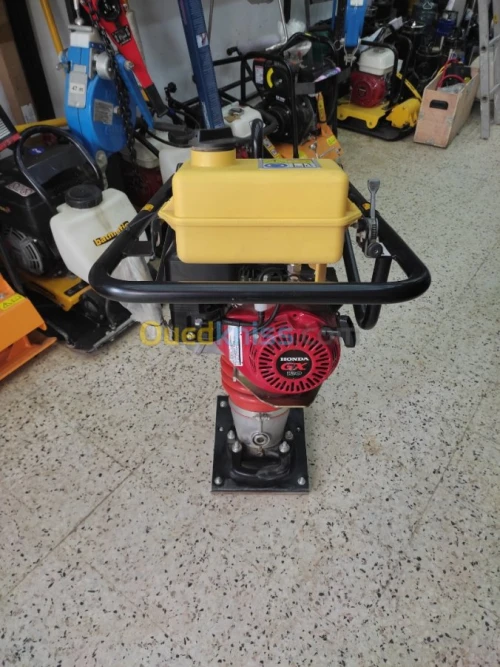 Dame Sauteuse DYNAPAC LT700