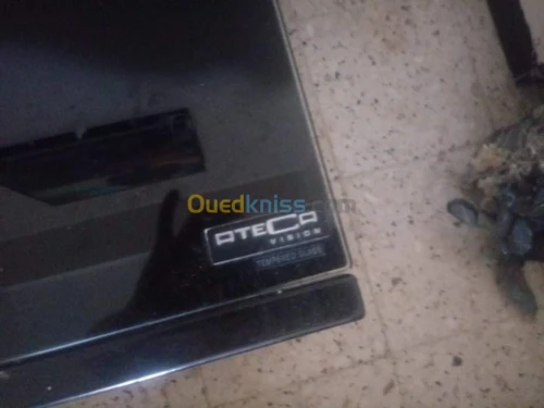 Table tv en tres bon etat 