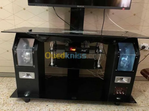 Table pour TV ndifa bzaaf avec des baf