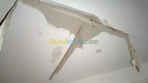 عزل واصلاح جميع الأسطح المتضررة من ماء