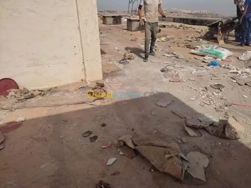 عزل واصلاح جميع الأسطح المتضررة من ماء