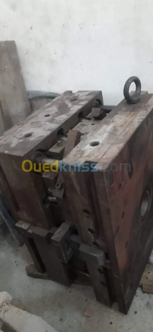 تحويل وصناعة الصناديق البلاستيكية 