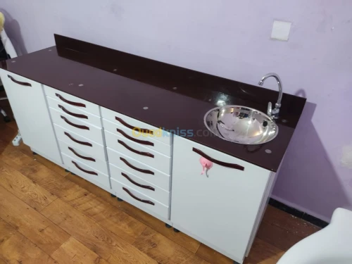 Meuble de rangement médical 