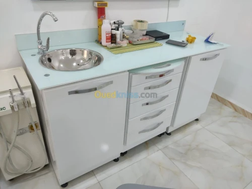 Meuble de rangement médical 