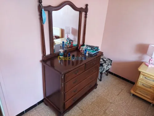Chambre avec tout ses accessoires