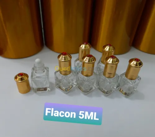 Extrait de parfum et flacons de parfum