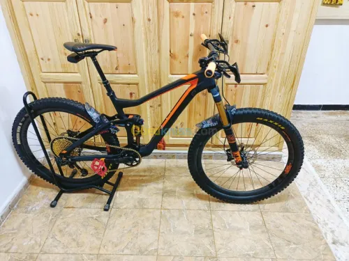 Disponible très beau VTT enduro 12 s 