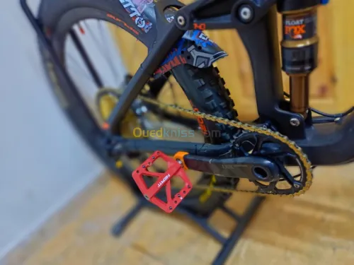 Disponible très beau VTT enduro 12 s 