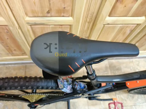 Disponible très beau VTT enduro 12 s 