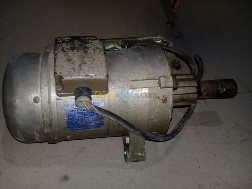 Moteur machine a coudre