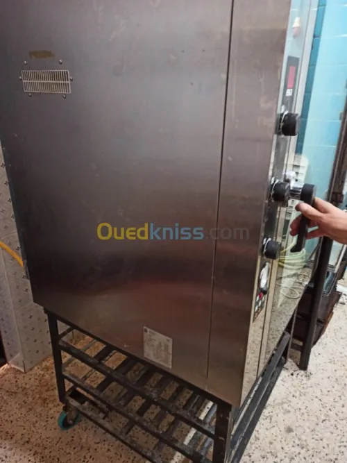 Four professionelle tres bon etats 