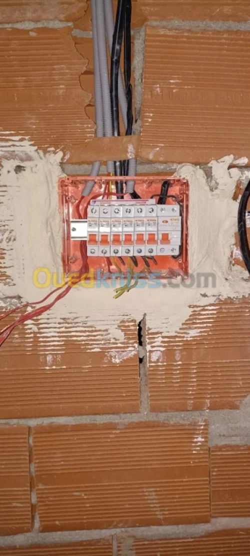 Électricien bâtiments est industriels