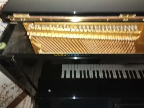 Piano Yamaha u1  made in Japan 