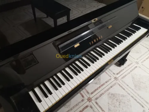 Piano Yamaha u1  made in Japan 