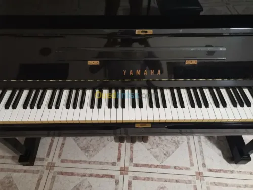 Piano Yamaha u1  made in Japan 
