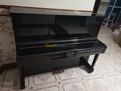 Piano Yamaha u1  made in Japan 