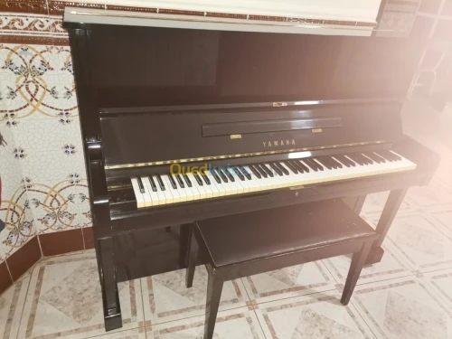 Piano Yamaha u1  made in Japan 