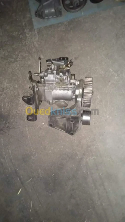 Pièce moteur R25 trafic 