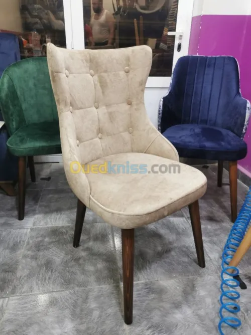 Fabrication des chaises et banquette 