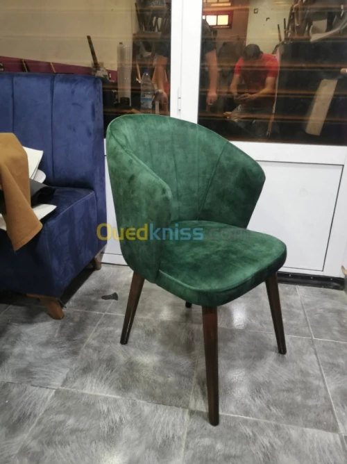 Fabrication des chaises et banquette 